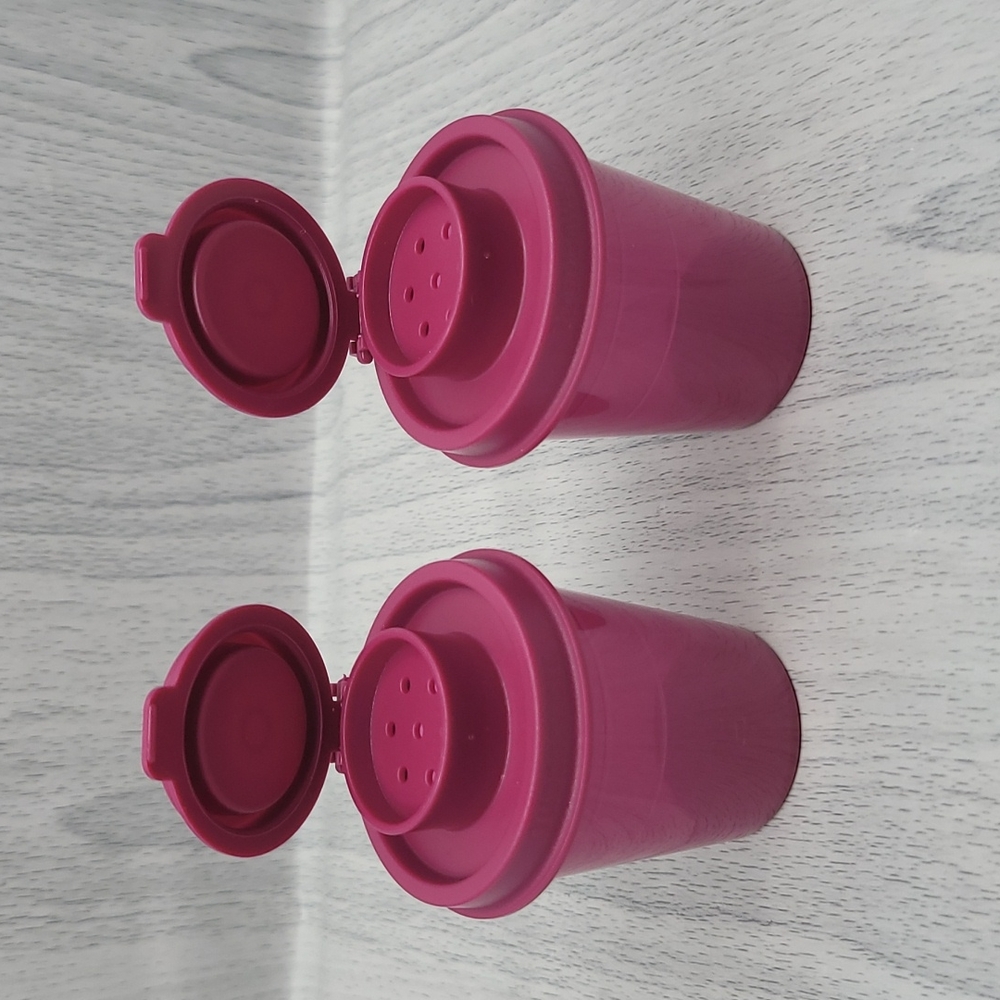 Tupperware Salt and Pepper Shakers Exclusif Color